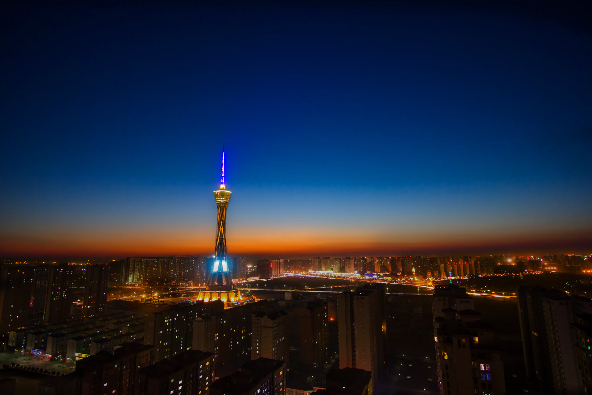 安东·李恩:他的防守稳健、传球精准,是全黑队中场的灵魂,安东内利什么水平