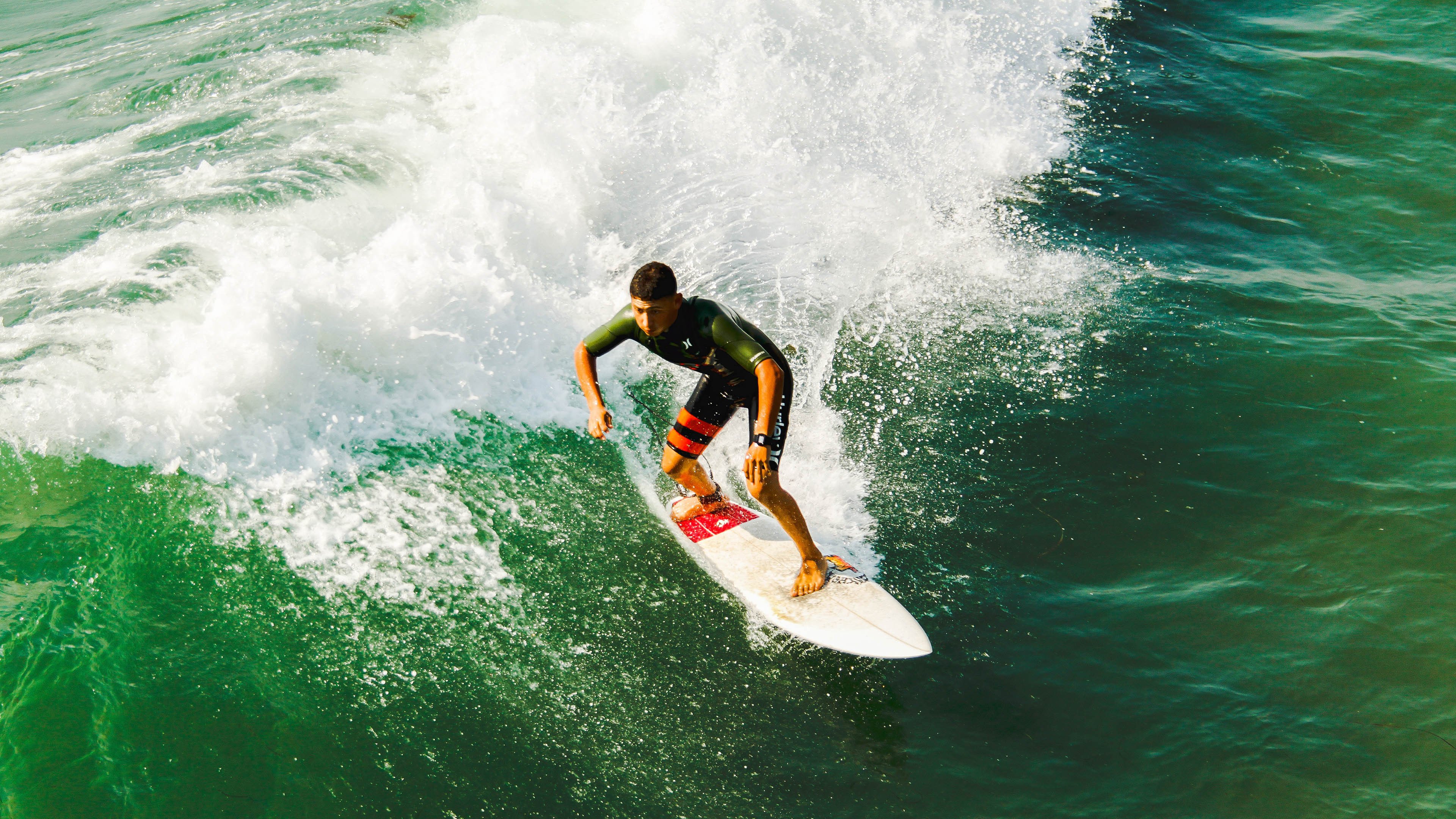 九游手机游戏-史上最大“黑马逆袭”：从边缘到巅峰的神奇转变，最大的黑马英文